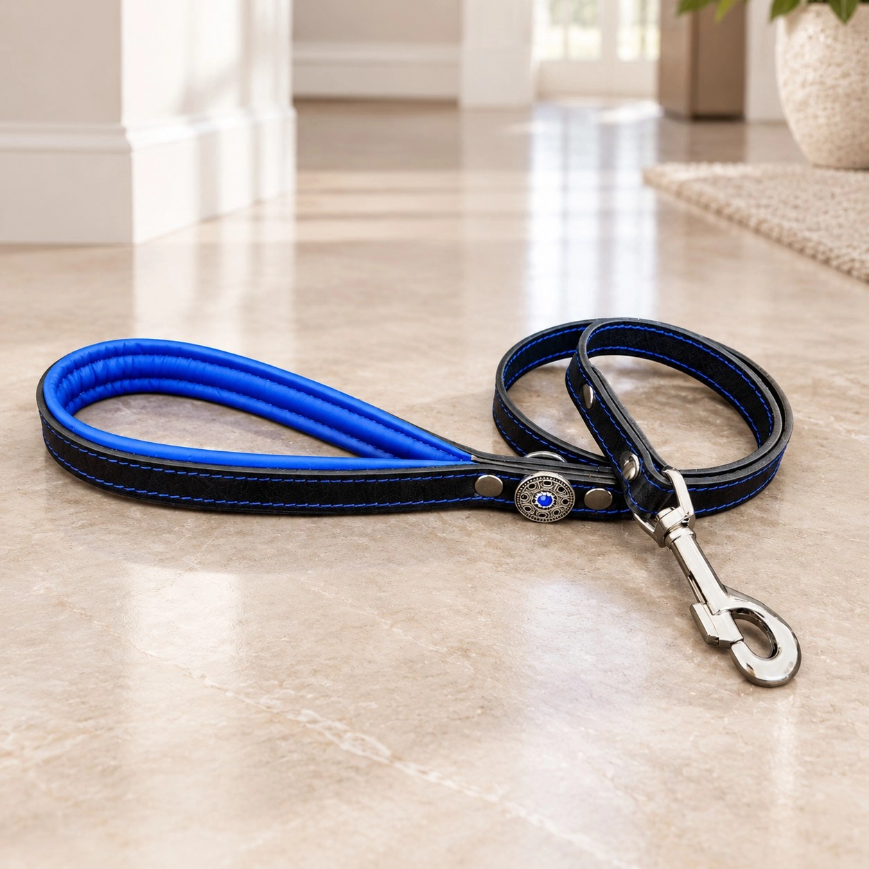Bestia Laisse en cuir « Bijou » bleu — Colliers, laisses et harnais