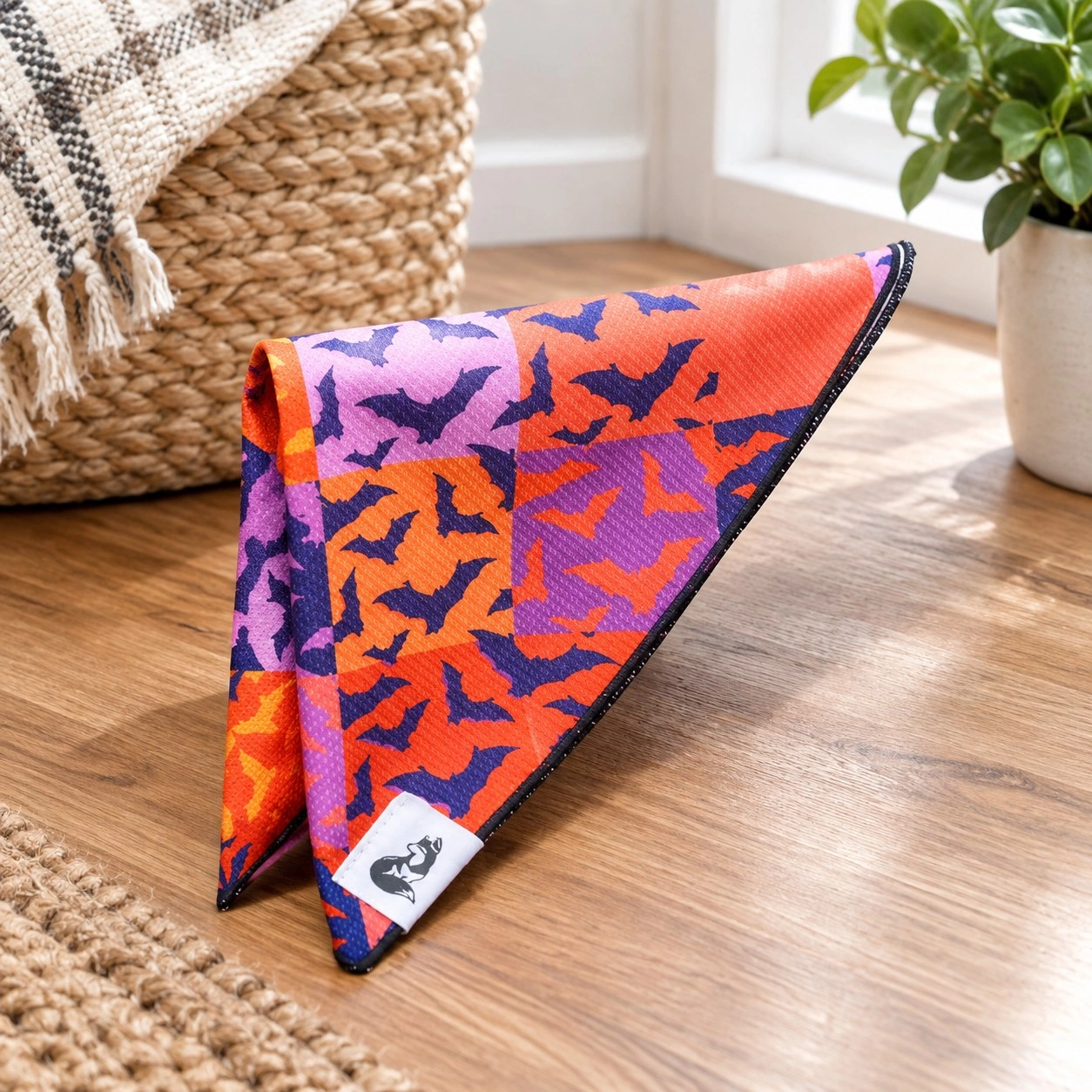 Aria the Fox Bandana pour chien Spooky Bat Squares — Vêtements pour chiens